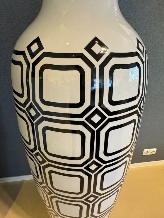 Image 1 of Jarrones únicos POLSPOTEN negro/blanco altura 183cm.