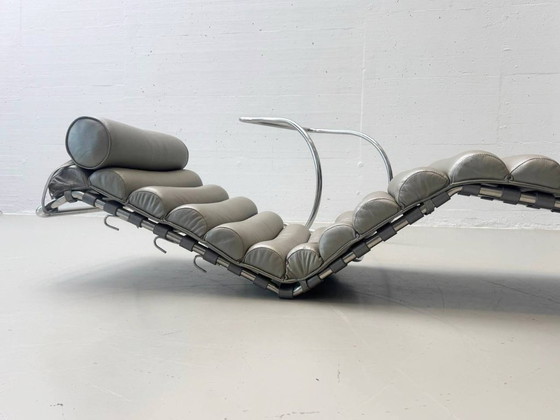 Image 1 of Elegante tumbona con tapicería y posición reclinable ajustable