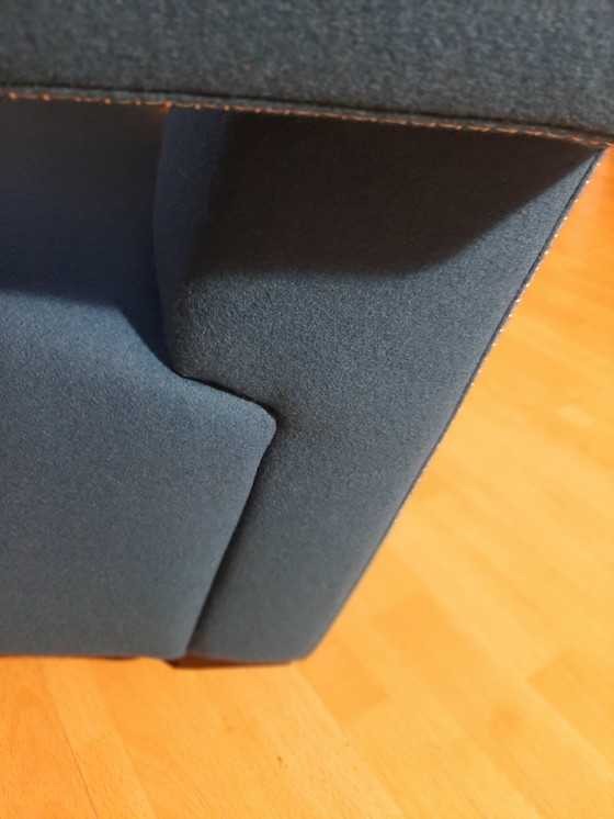 Image 1 of Cassina Utrecht 637, nueva, nunca usada, en tela de lana azul petróleo (serie 13L), costuras de caballo