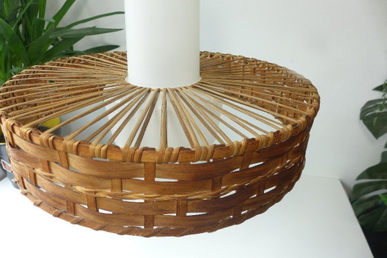 Image 1 of Vintage hanglamp DORIA uit de jaren 60/70, van glas en rotan, UFO-vormig ontwerp, Deens design.
