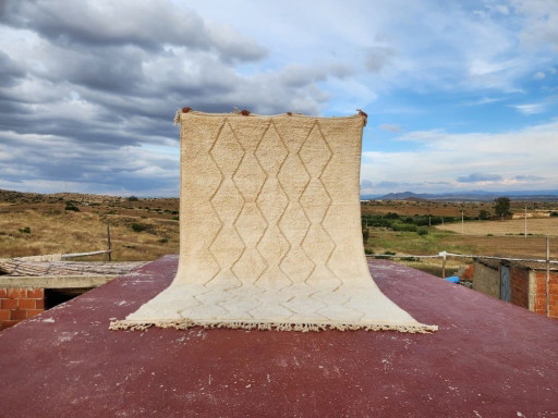Groot Marokkaans Beni Ourain tapijt 300 x 200 cm – Handgeweven ivoorkleurig wollen Berber tapijt met ruitpatroon