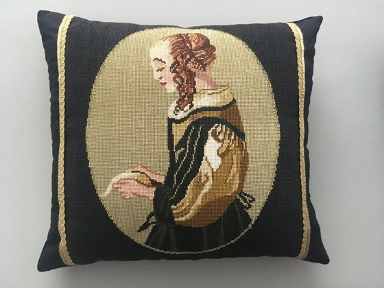 Image 1 of Cuscini Vermeer, ricamati a mano