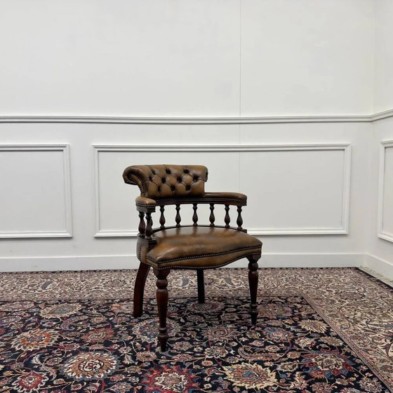Ensemble de chaises Chesterfield classiques anglaises Springvale, Chaises de salle à manger, Cuir, Bois (photo 12 sur 16)