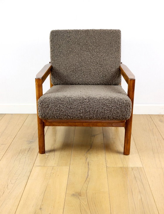 Image 1 of Houten fauteuil ontworpen door Z. Baczyk, bruin vintage chocoladebruin bouclé lamsleer