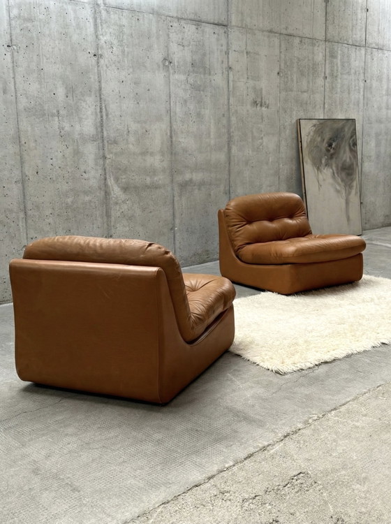 Image 1 of SET DI 2 POLTRONE A TRE PUNTI IN PELLE COGNAC ANNI '70