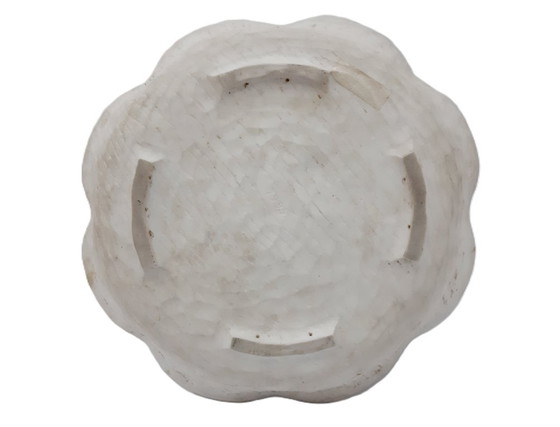 Image 1 of Assiette en céramique blanche en relief à motif floral Renaissance Rebirth, 25 cm