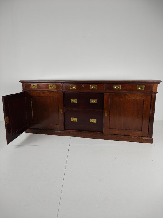 Image 1 of Comò/credenza inglese in mogano dei primi del XX secolo – Accessori da campagna in ottone