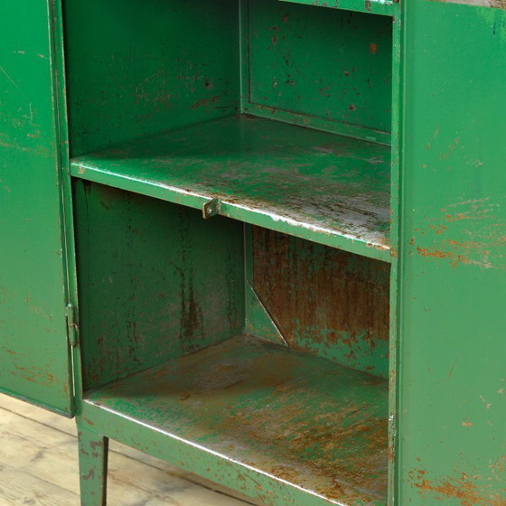 Image 1 of IJzeren industriële kast, jaren 70