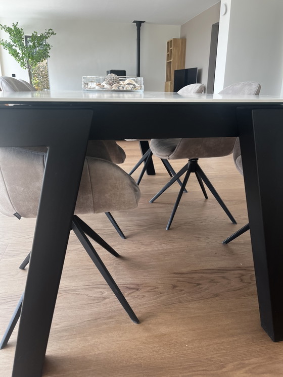 Extendable Dining Table with Black Aluminum Legs and Marble-Look Ceramic Top – Dressy, Aluminium (photo 7 of 8)