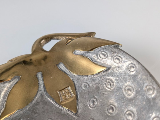 Image 1 of Aardbeienschaal van messing en aluminium van David Marshall, Spanje, jaren 70.