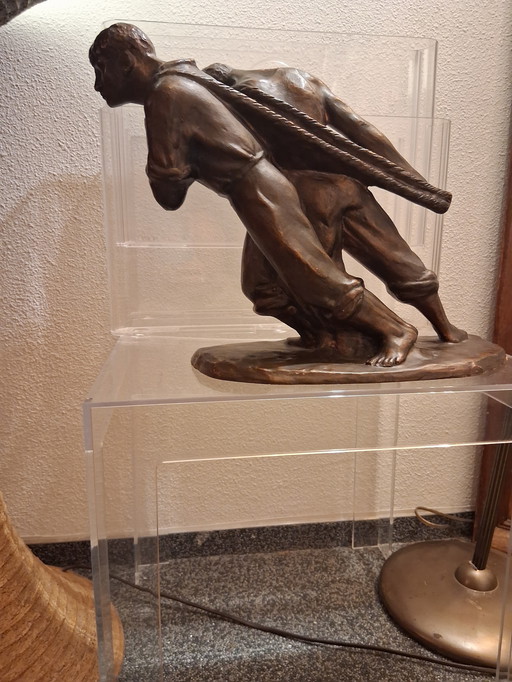 Statue en terre cuite. JC Guero, Art déco en teinte bronze