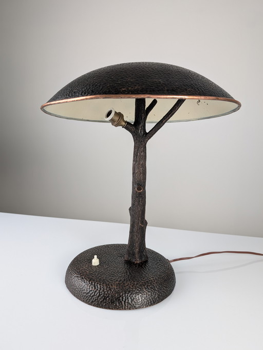 Gehamerde koperen sculpturale lamp in de vorm van een boom, Mid Century Modern