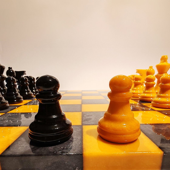 Image 1 of Juego de ajedrez de los años 70 en alabastro italiano de Volterra tallado a mano