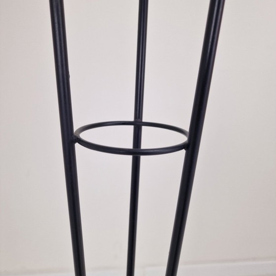 Image 1 of Lampadaire trépied en verre opalin et laiton, Italie, années 1950