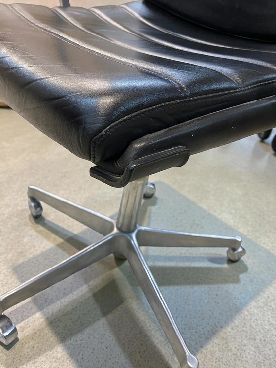 Chaise de bureau vintage Drabert Confer en cuir noir | Chaise pivotante Mid Century Modern Space Age | (photo 7 of 14)