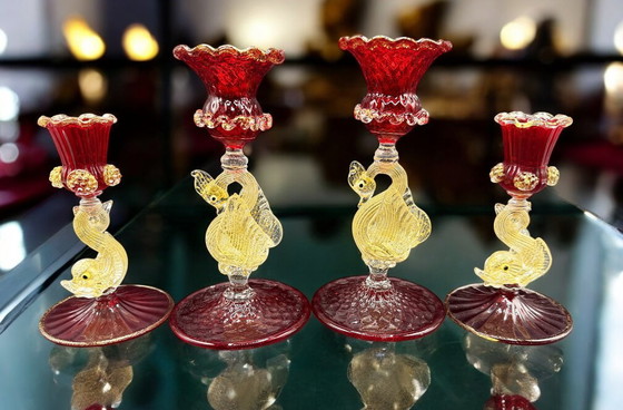 Image 1 of Murano - "Künstlerische Muranoglas-Kerzenhalter - Goldener Fisch und Rubinbecher (4er Set)