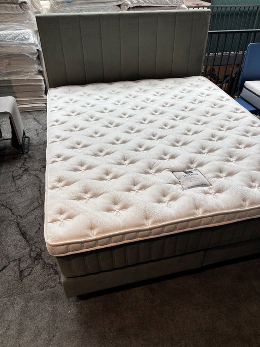 Serta Vogue boxspring Brad 180 x 210 cm.