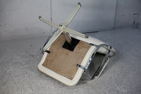 Image 1 of Poltrona girevole "Space Age" in acciaio e similpelle