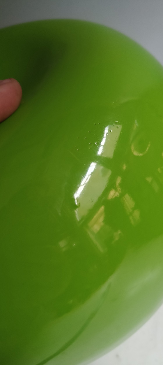 Image 1 of Dekorativer großer Apfel, eine Ode an Magritte