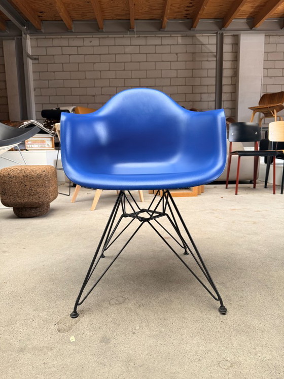 Vitra Eames DAR chair, Charles und Ray Eames – Sessel, Metall, Kunststoff (photo 3 of 6)