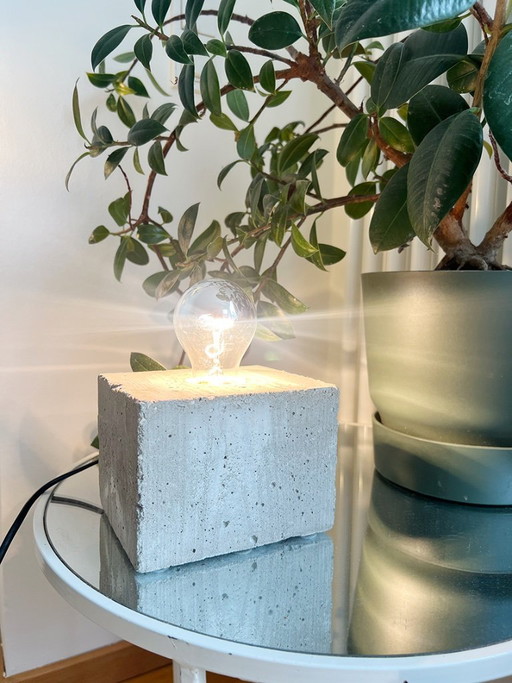 Concrete Design Table Lamp | Design in Berlin | Industrial / Bauhaus