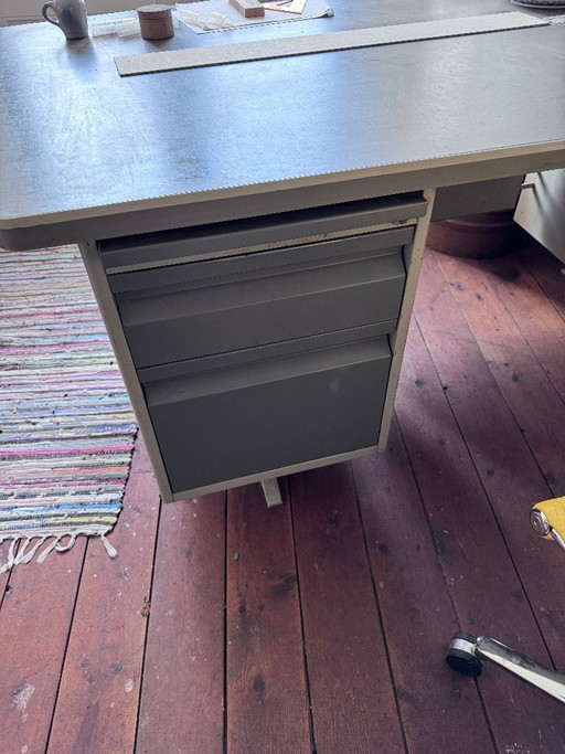 Vintage-Metallschreibtisch 'Gispen'