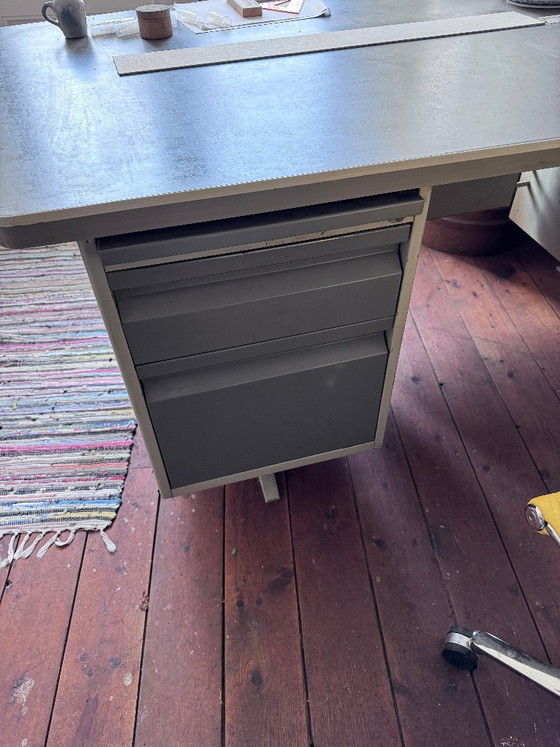 Image 1 of Bureau vintage en métal « Gispen »