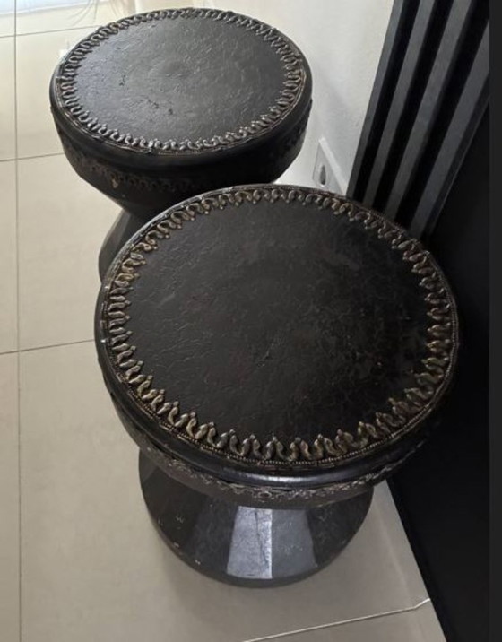 2 tabourets/tables d'appoint uniques en forme de tambour massif – Cuir et cuivre – Leather, Copper (photo 2 of 5)