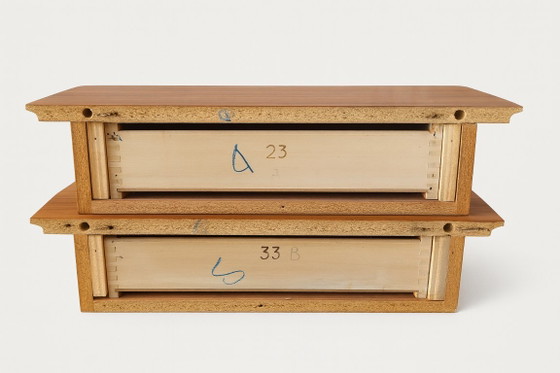 Par de mesitas de noche de pared, fabricadas por Permanente Mobili Cantù, 1950/60. – Wood (photo 10 of 10)