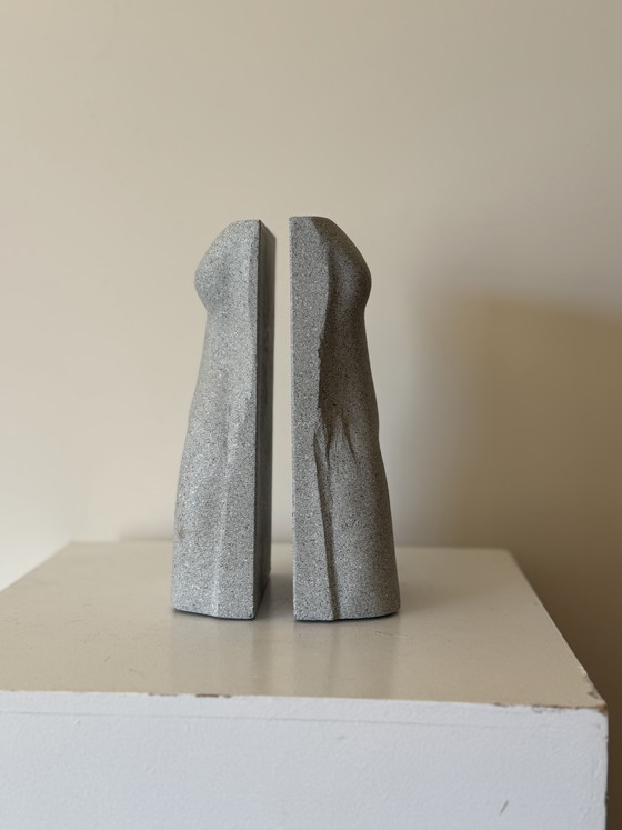 Image 1 of Ensemble de 2 serre-livres vintage en pierre représentant un torse féminin