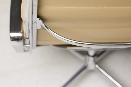Image 1 of Eames Vitra EA 216, cuir beige double face, état quasi neuf