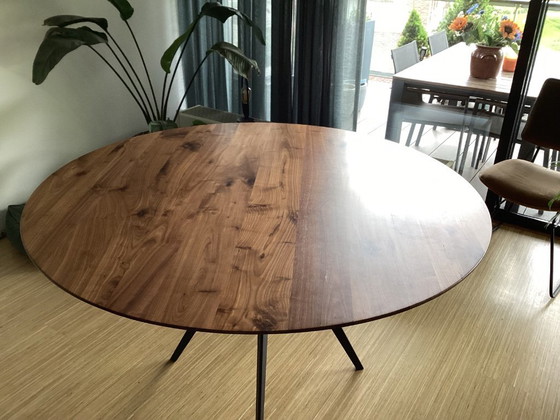 Image 1 of table à manger ronde en noyer