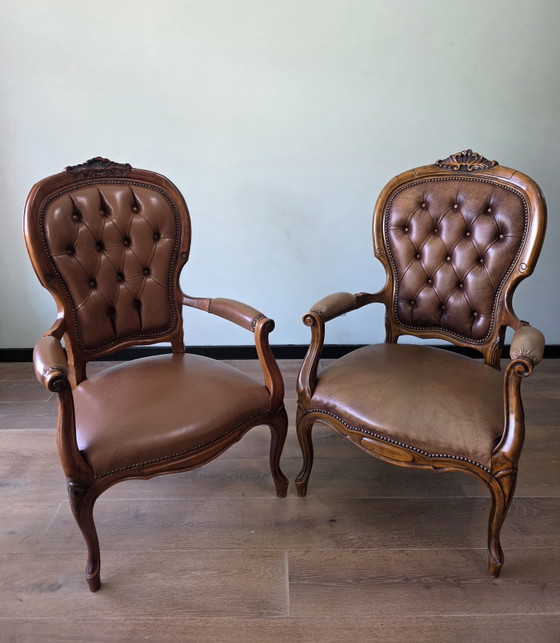 Image 1 of Set van 2 vintage leren fauteuils – Louis XV stijl