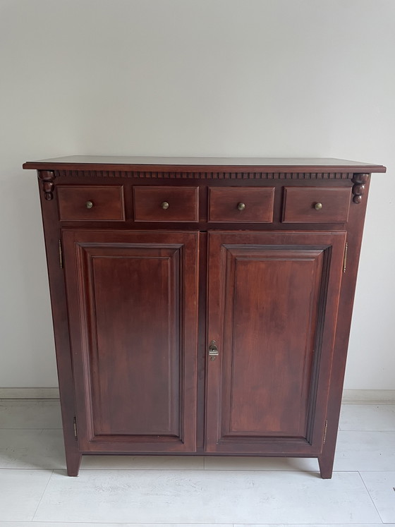Image 1 of Klassischer Holzschrank