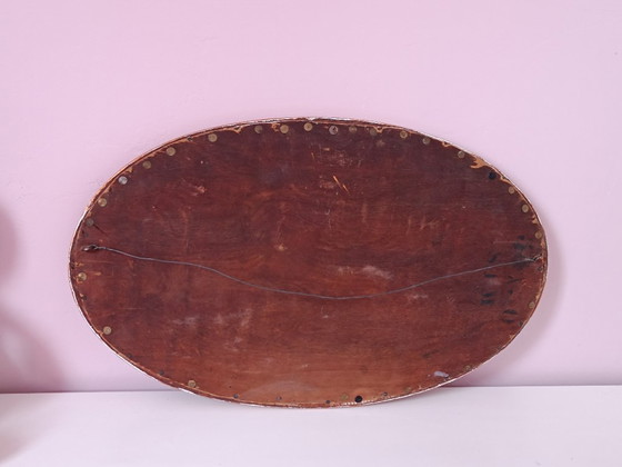 Image 1 of Specchio ovale con cornice dorata e decorata