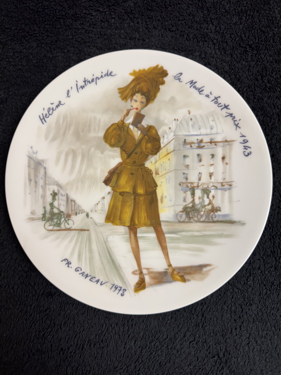 Image 1 of Raro juego completo de platos decorativos de Limoges Les Femmes du Siècle | década de 1970