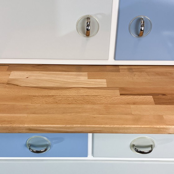 Image 1 of Muebles de cocina, azul pastel y gris claro, estilo años 60, mediados de siglo.