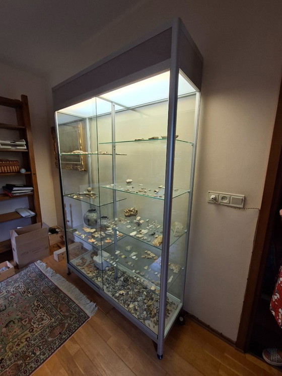 Image 1 of Vitrinekast / display cabinet