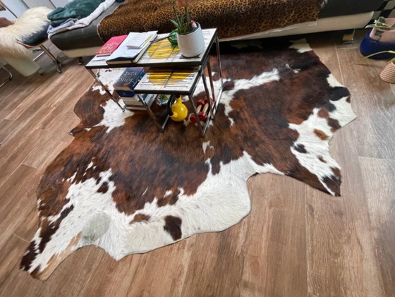 Image 1 of Authentiek driekleurig koeienhuid vloerkleed - XXL formaat