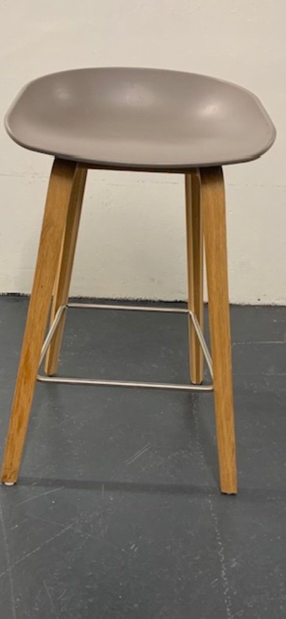 Barstool Hay – Plastic, Wood (photo 5 of 5)