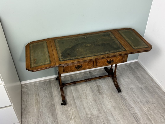 Antiker Schreibtisch mit grüner Lederplatte und Schubladen – Couchtische, Wood (photo 14 of 15)