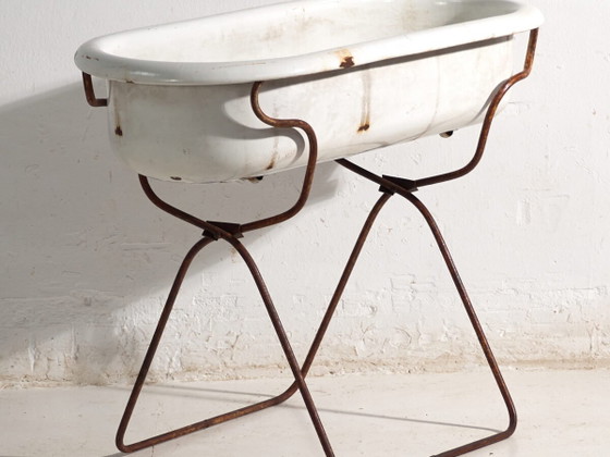 Antique bathtub in enamelled iron – Central Europe, circa 1950 #2 – Decorative Objects, Industrieel (photo 2 of 40)