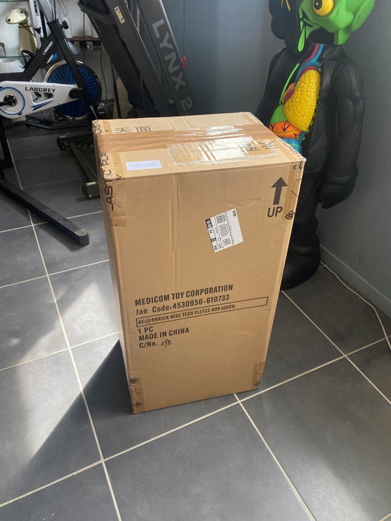 Image 1 of Bearbrick NIKE TECH FLEECE N98 1000% 70cm Edition 2023 ausverkauft MEDICOM