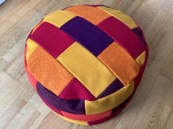 Image 1 of Poef van kleurrijk vilt