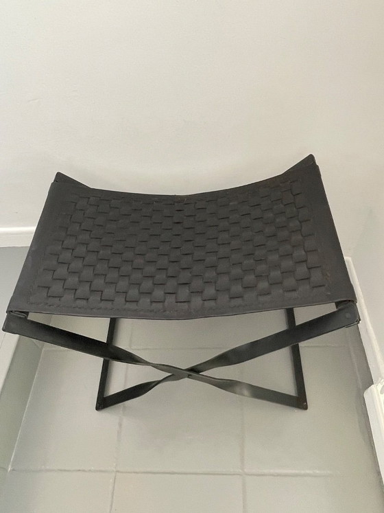 Image 1 of Tabouret haut pliant / taburette en métal et cuir tressé