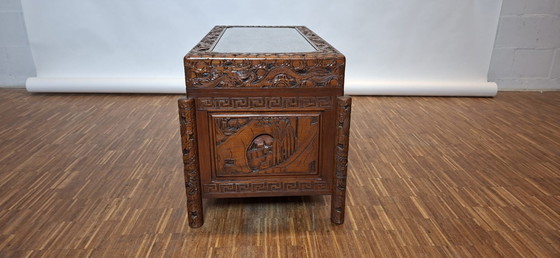 Image 1 of Indonesische of Chinese kamferhouten kist