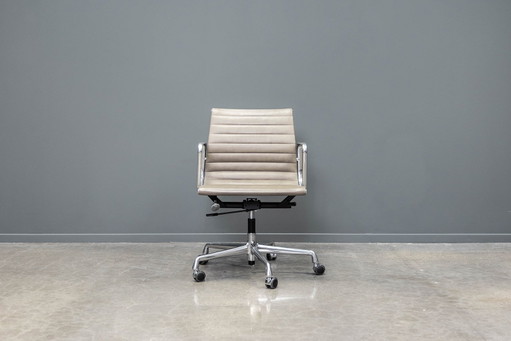Sedia da ufficio Eames EA117