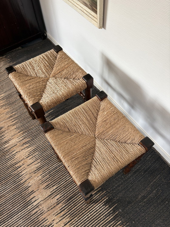 Image 1 of Antikes Hocker-Set aus Walnussholz mit Sitzfläche aus Papierstroh, Höhe 45 cm