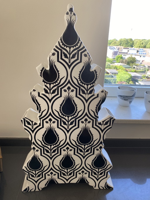Tulipa Vaas Zwart/Wit by Lotte van Laatum – vazen, Ceramic