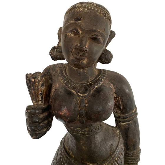 Antike indische polychrome Holztempelfigur – weibliche Begleiterin – Los 191 – Bildhauerei, Wood (photo 9 of 23)